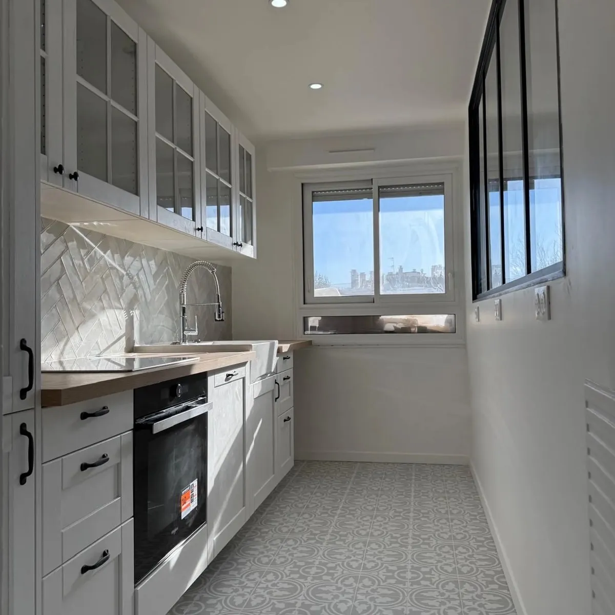 Cuisine moderne rénovée dans une villa du Loir-et-Cher